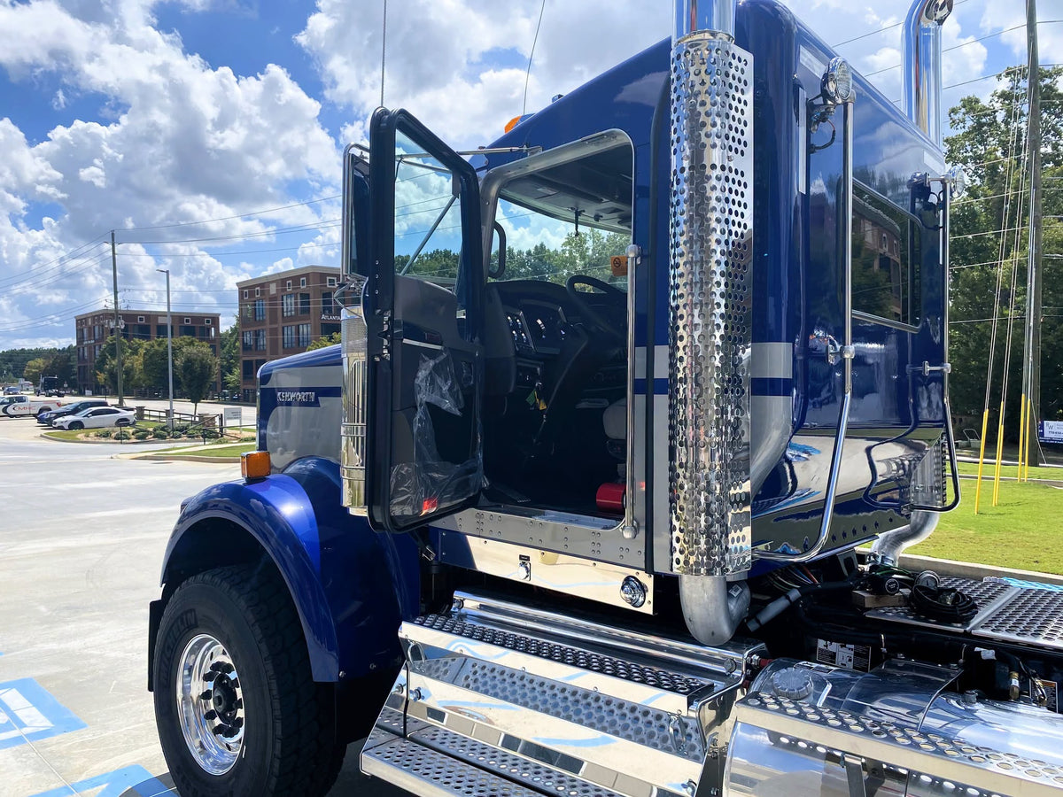 2027 Kenworth W900 Cummins X15 | 605 HP | 18 Speed | Neway Suspension 20k Front | 20k Pusher | 52k Rears w/ 4.56 Gears