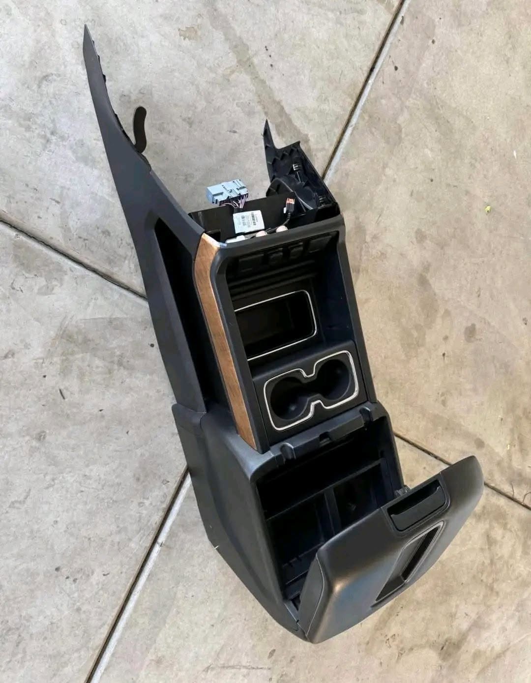 2018 gmc sierra center console