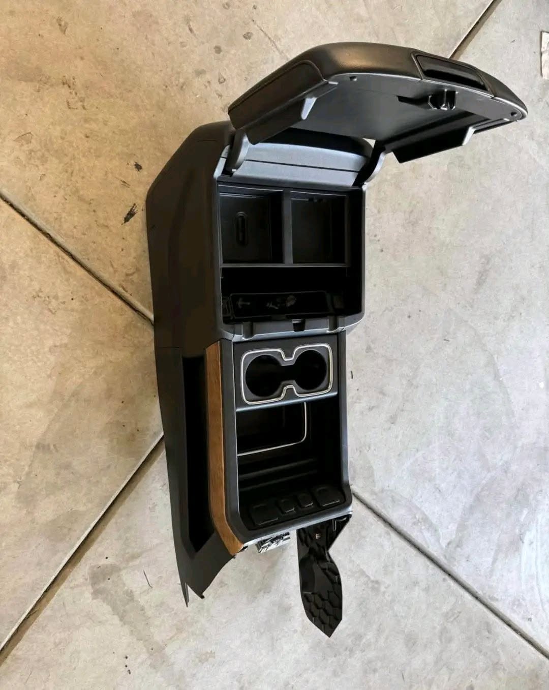 2018 gmc sierra center console