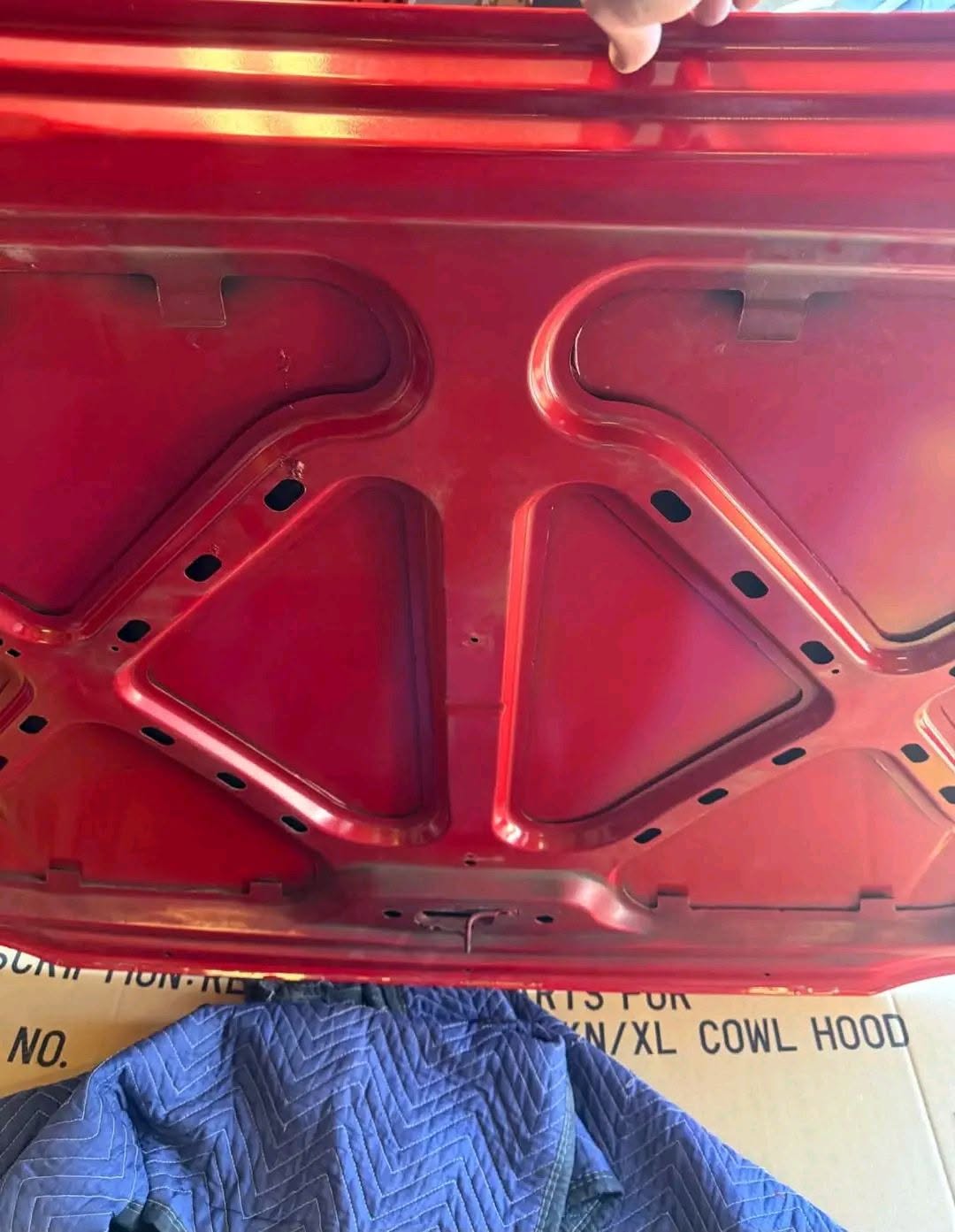 GMT 800 hood off a 2004 GMC Sierra 2500HD