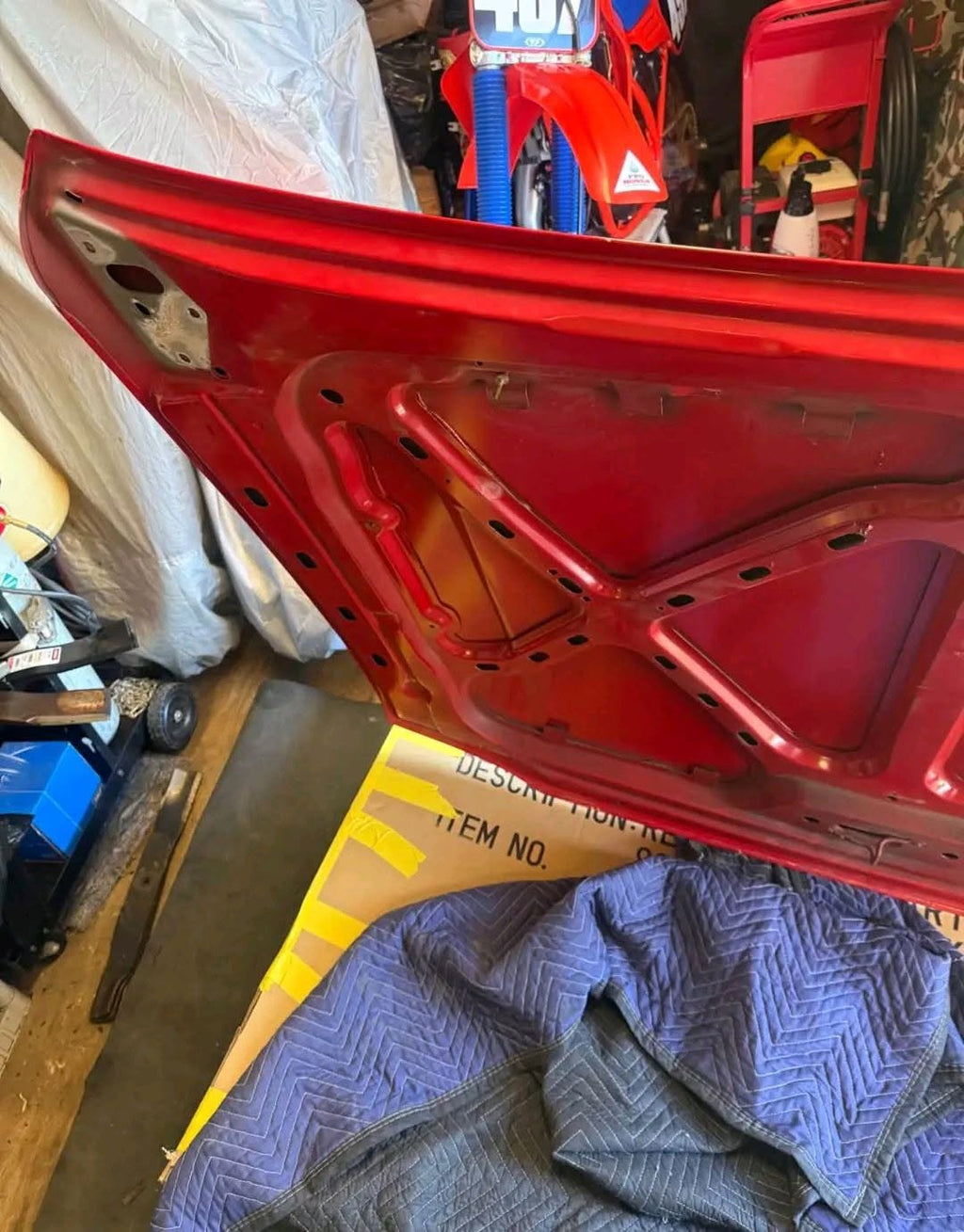 GMT 800 hood off a 2004 GMC Sierra 2500HD