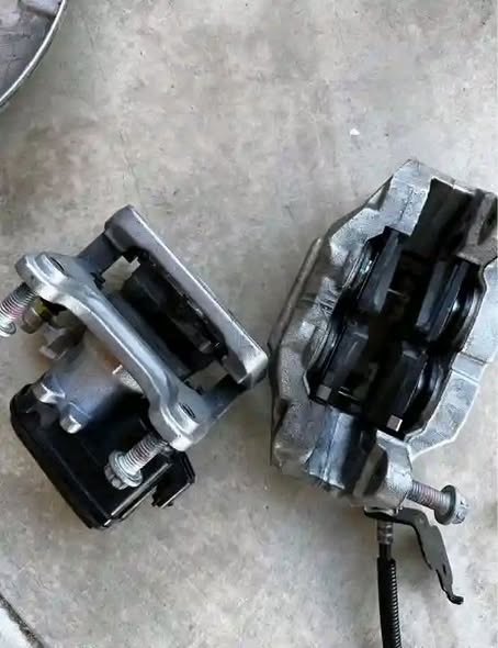 OEM GMC 1500 Sierra 2022-2026 Brake Calipers, Brake rotors, backing plate, bolts, and brake hoses.