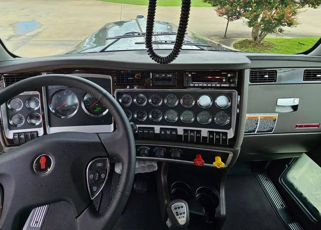 Cummins X15 | 500 HP | 18 Speed
2027 Kenworth W900L - 3.70 Gear Ratio 
Cummins X15 | 500 hp
Eaton Fuller 18 sp | 2050 tq*