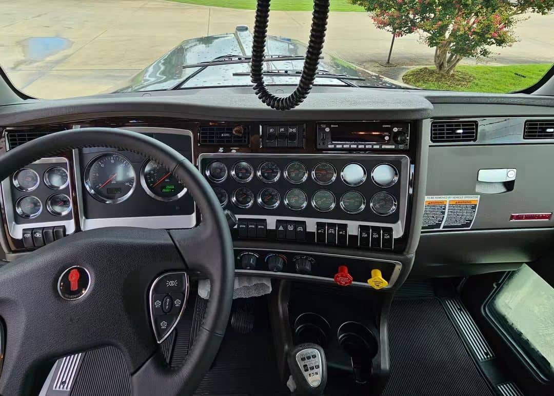 Cummins X15 | 500 HP | 18 Speed
2027 Kenworth W900L - 3.70 Gear Ratio 
Cummins X15 | 500 hp
Eaton Fuller 18 sp | 2050 tq*