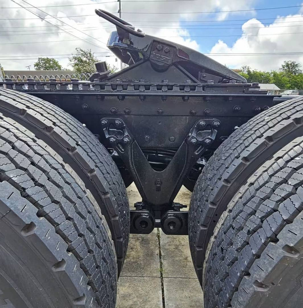 Cummins X15 | 500 HP | 18 Speed
2027 Kenworth W900L - 3.70 Gear Ratio 
Cummins X15 | 500 hp
Eaton Fuller 18 sp | 2050 tq*