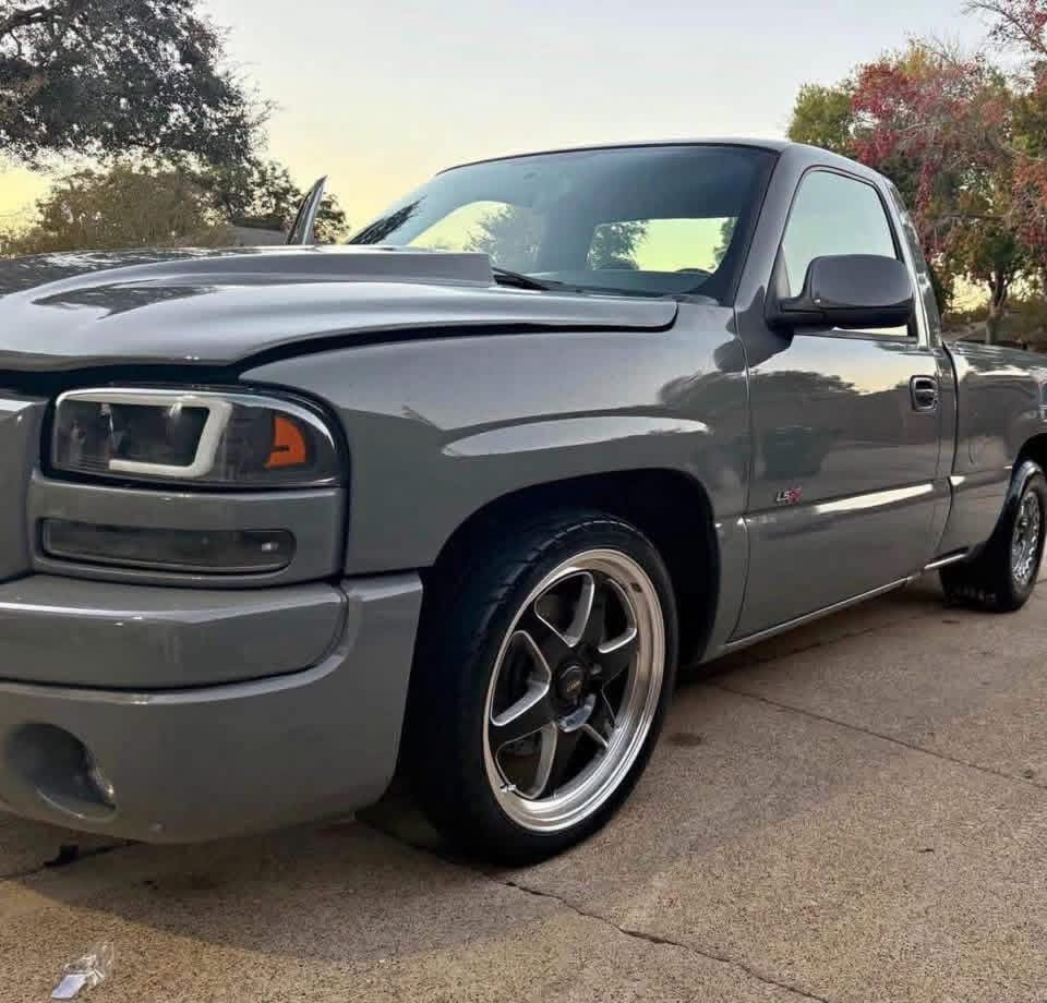 2005 GMC 1500 Regular Cab •
Short Bed 
2005 Turbo GMC sierra RST