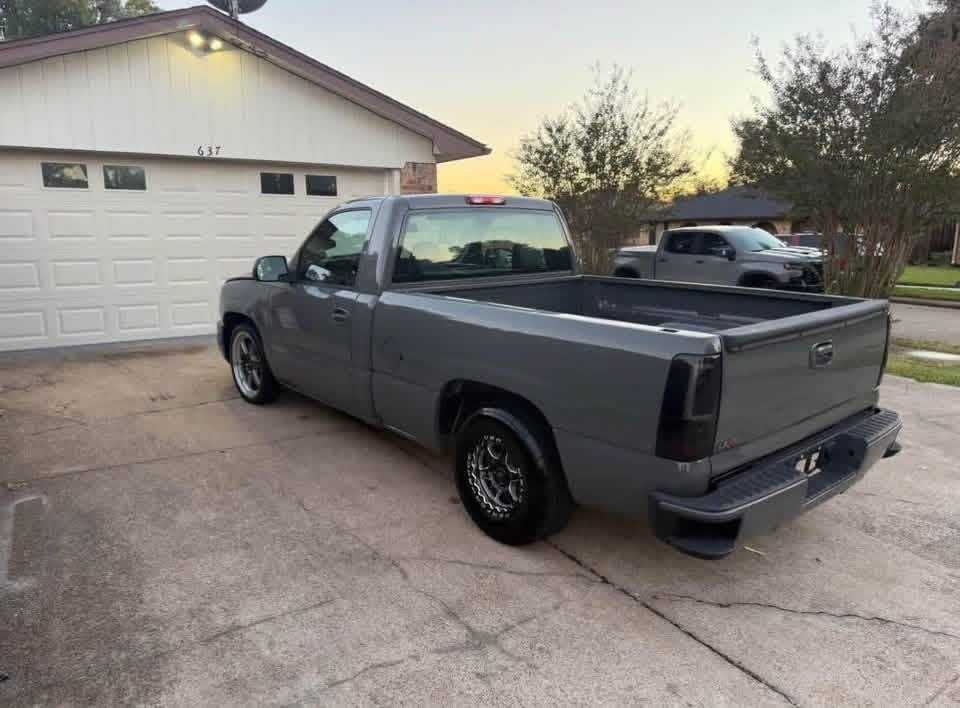 2005 GMC 1500 Regular Cab •
Short Bed 
2005 Turbo GMC sierra RST