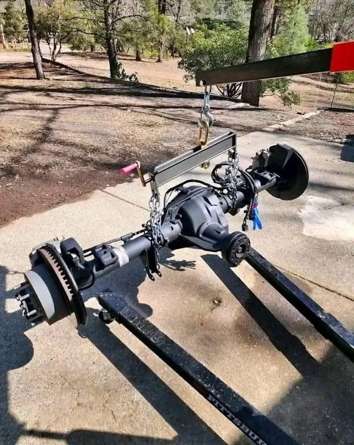[GENUINE OEM] 2024 Ford F-250 Rear Axle Assembly – Electronic Locking (E-Locker)